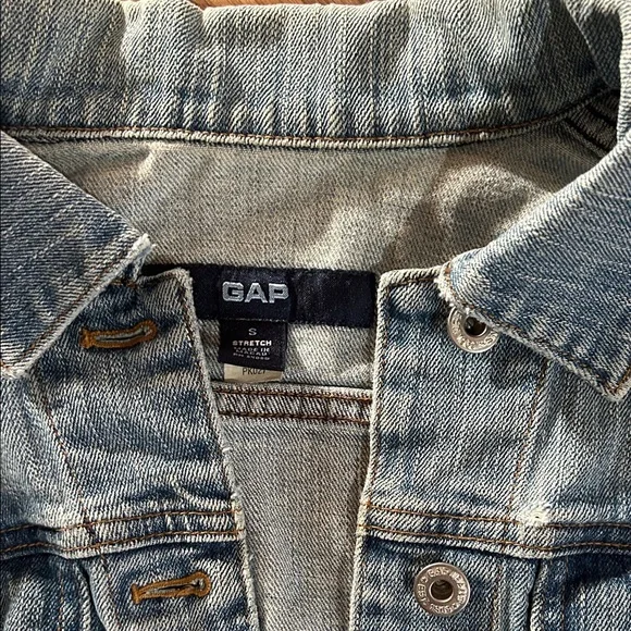 GAP Women's Classic Blue Jean Jacket - Picture 2 of 5